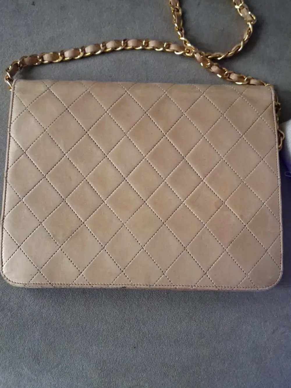 CHANEL Beige Quilted Shoulder Bag with Gold Chain